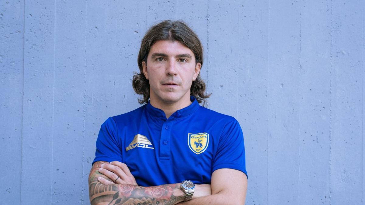 Chievo, ufficiale il rinnovo dell'attaccante Alberto Paloschi