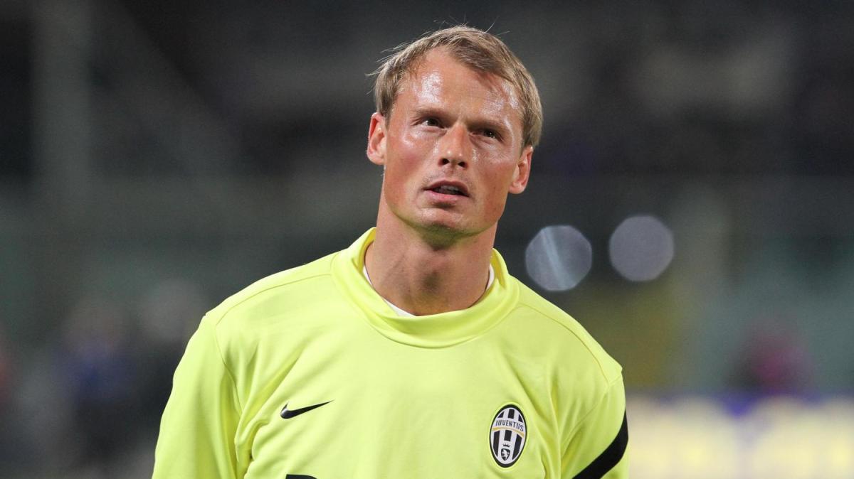 Tragedia nel mondo del calcio: morto Alexander Manninger,  l'ex Juve giocò anche al Siena