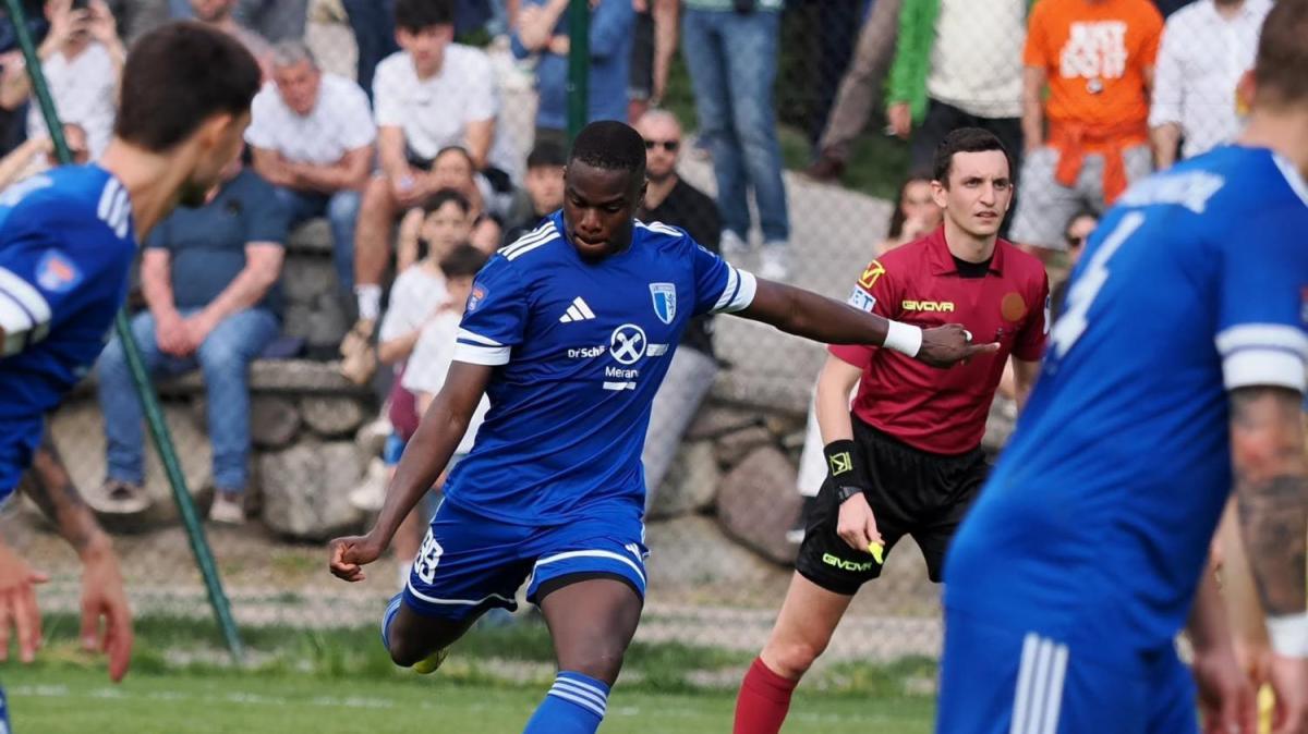 Obermais, rinnovo per Mamadou Ngom: l'attaccante senegalese sarà ancora biancoblu