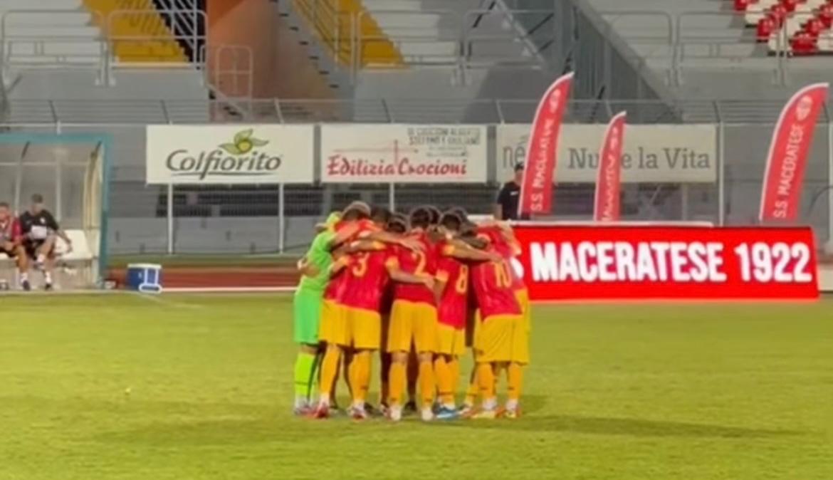 Derby infinito tra Maceratese e Recanatese: 22 rigori dopo l'1-1, la decide il portiere giallorosso Boccanera
