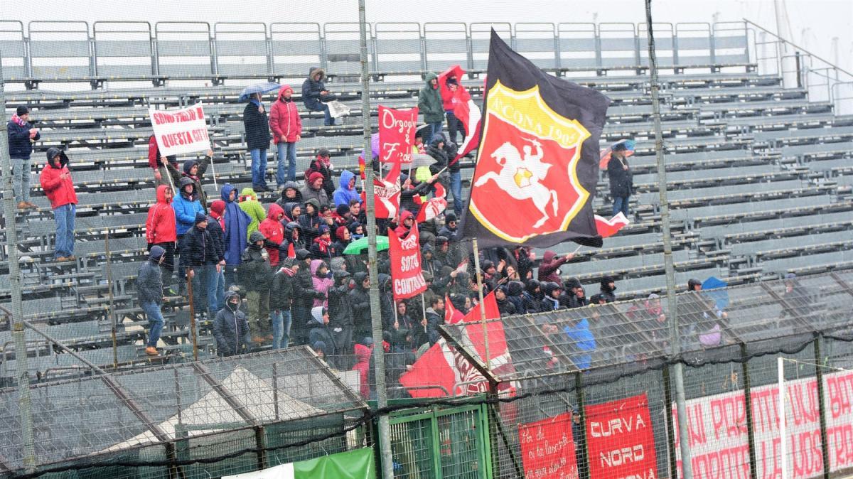 Girone F, il Teramo crolla e l'Ancona si prende la vetta. Bene l'Ostiamare