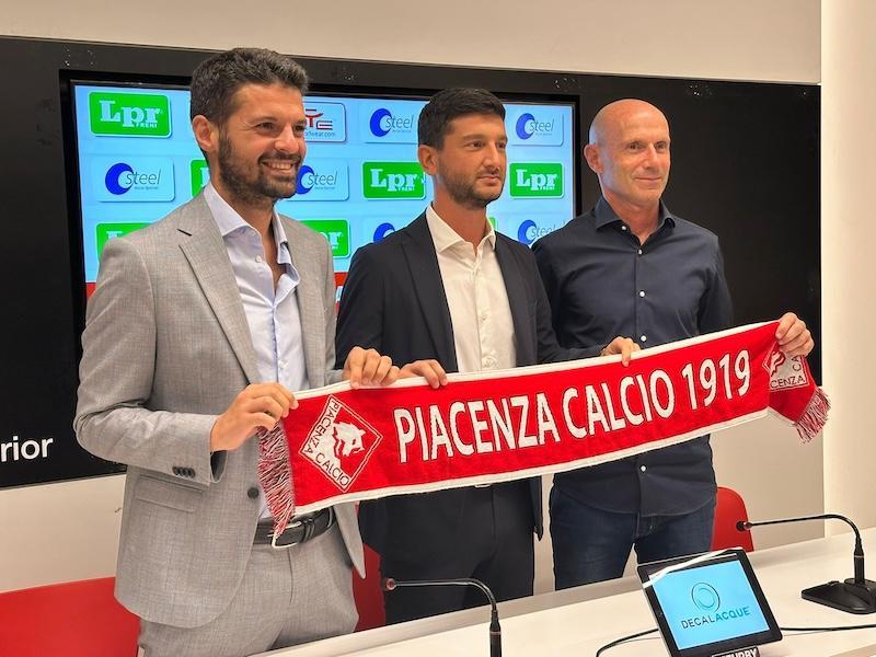 “Vogliamo creare una squadra forte e competitiva con calciatori che abbiano fame e voglia”: Calistri presenta il nuovo corso del Piacenza