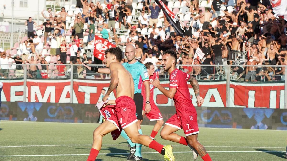 Spettacolo al “Liguori”: Turris e Martina inaugurano il girone H con un pirotecnico 4-3