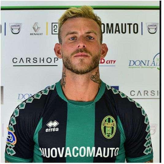 ... con il difensore Francesco Colombini, Aglianese Calcio