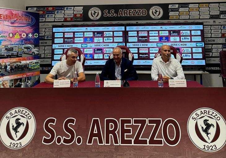 L'Arezzo Calcio investe nel futuro: un nuovo pulmino per il settore giovanile
