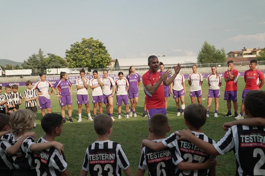 Magia al Buitoni: i giovani del Vivi Altotevere Sansepolcro abbracciano le campionesse della Fiorentina Women