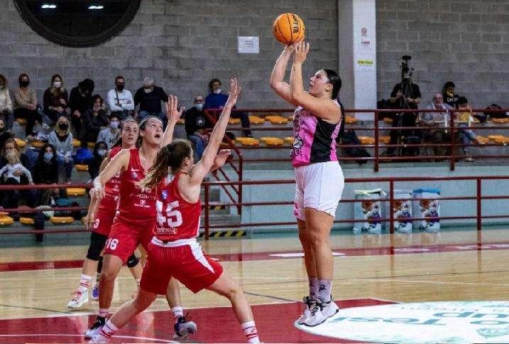 Serie A2 femminile : Niko Basket a Napoli arrivano i primi due punti 