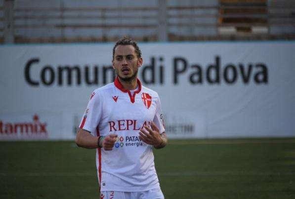 Arezzo Calcio : arriva Dezi per il centrocampo: un rinforzo di spessore