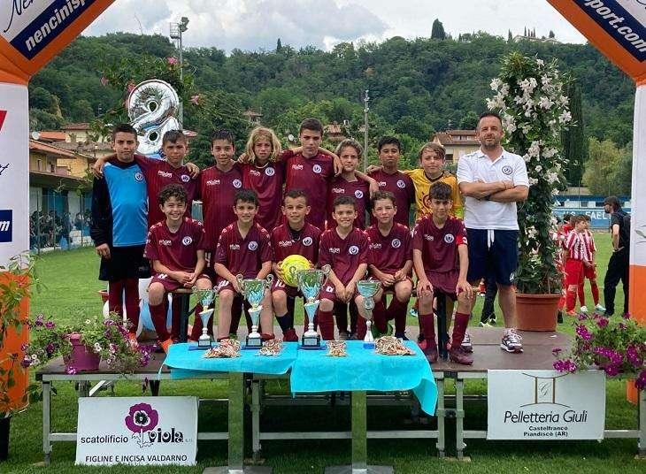 Gradino più alto del podio degli Esordienti dell' Arezzo