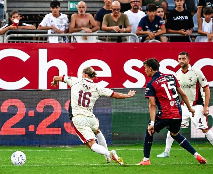 Notte di fuoco al "Partenio-Lombardi": l'Arezzo sfida l'Avellino di Nesta per il battesimo in Serie B
