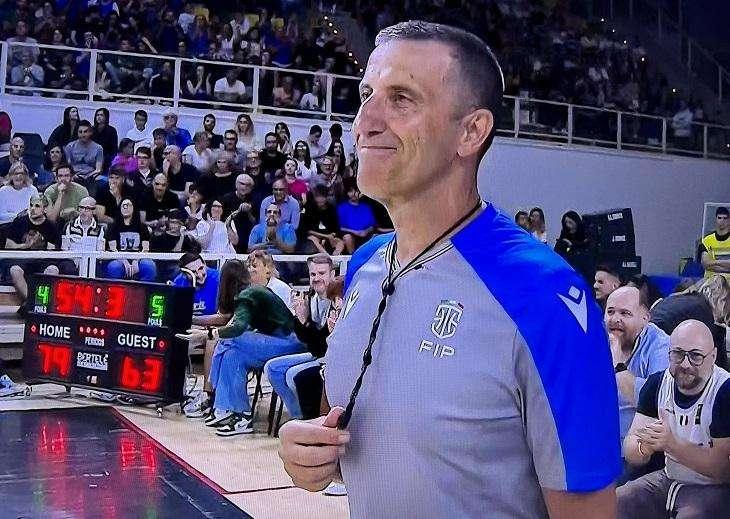 Lacrime di gioia e applausi per Roberto Begnis: si ritira dopo 24 stagioni da arbitro