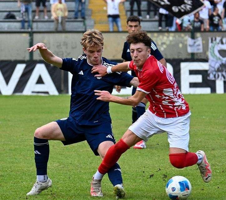 Franchi Amaro: Terranuova Traiana Mura per 80 Minuti, Poi Crolla Sotto i Colpi del Siena (2-0)