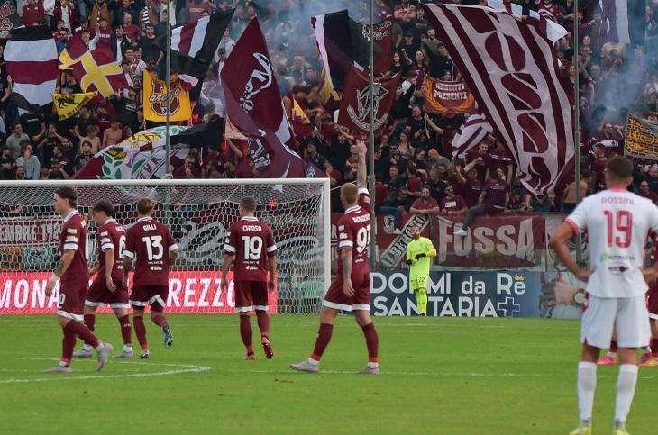 Pagelle Arezzo-Carpi 3-1: Renzi e Tavernelli da 7.5, Varela È l'Uomo che Spacca la Partita