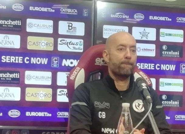 Bucchi sprona l'Arezzo: "Sacrificio e grinta per la svolta"