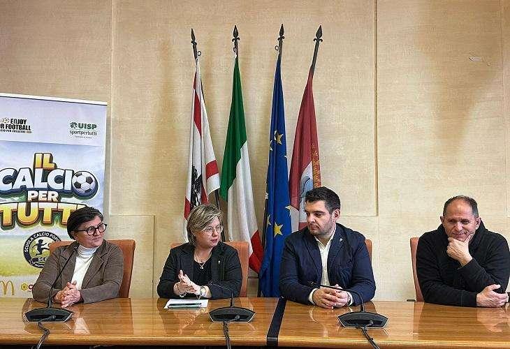 Arezzo lancia la "Scuola Calcio Popolare": il nuovo modello che unisce sport e studio.