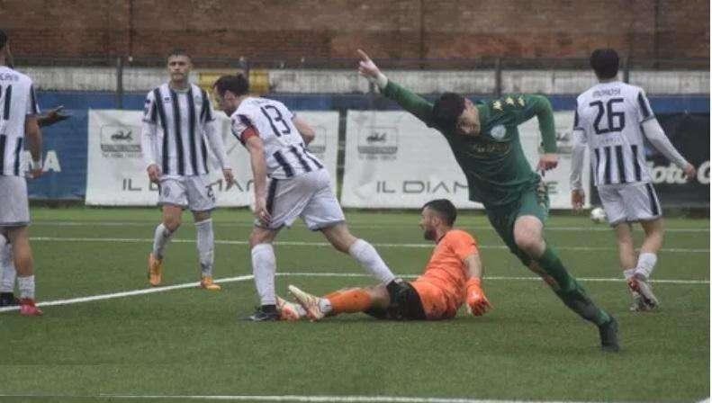 Serie D : Fezzanese-Siena 4-2: Disastro Bianconero e Playoff a Rischio