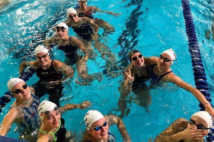 Gli agonisti della Chimera Nuoto debuttano con quarantaquattro medaglie