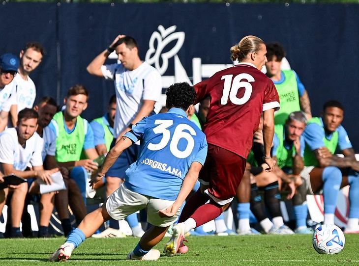 L'Arezzo fa la voce grossa a Dimaro: Napoli battuto 3-1 e festa grande per i tifosi