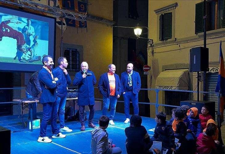 Sansovino in Festa Grande: Un Doppio Trionfo Celebrato da Cittadini e Istituzioni in Piazza Gamurrini