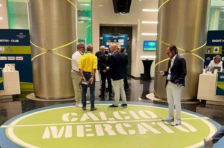 Arezzo, vento di rivoluzione: Bucchi studia la rosa per la B tra scommesse e nodi contrattuali