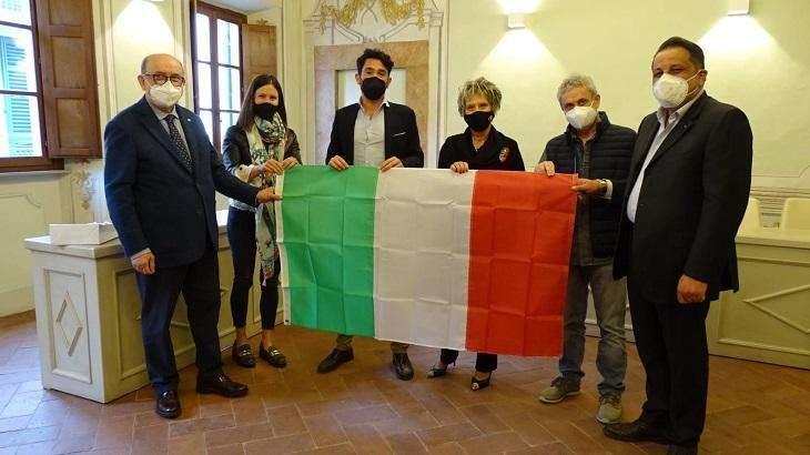 Nicola Gentile : uniti sotto il segno del tricolore e della nostra Storia. 