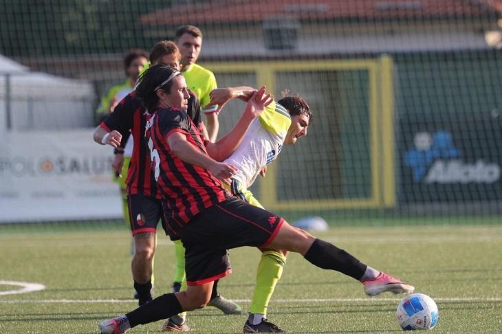 Grande Montevarchi in Versilia: l'Aquila sfiora il colpo grosso, a Seravezza finisce 1-1
