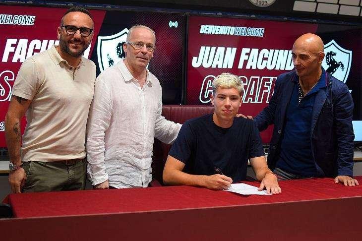 L' Arezzo ufficializza l' arrivo di  Juan Facundo Crisafi  in amaranto 
