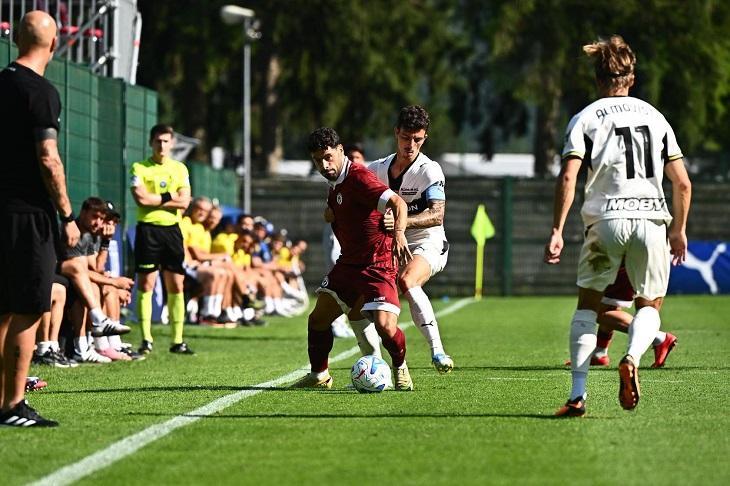 L'Arezzo fa le grandi firme a Pinzolo: 1-1 contro il Parma e gran finale per il ritiro in Val Seriana