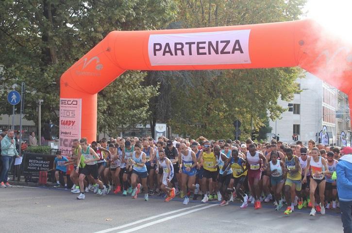 Maratonina Città di Arezzo da record: oltre 2.000 atleti al via con la partnership di Iren