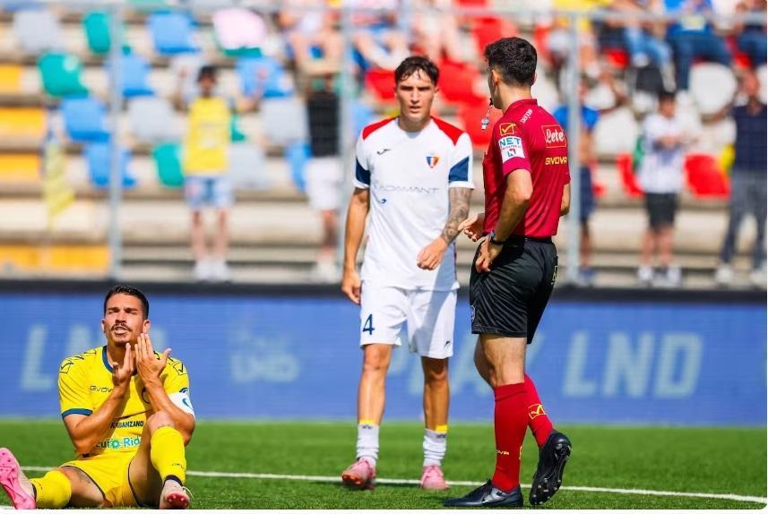 Velocità e Pragmatismo | Come cambiano le regole IFAB 2026 per azzerare le perdite di tempo.