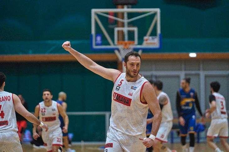 Serie B sorprendente : Piombino shock Livorno, Chiusi da urlo, Herons in risalita