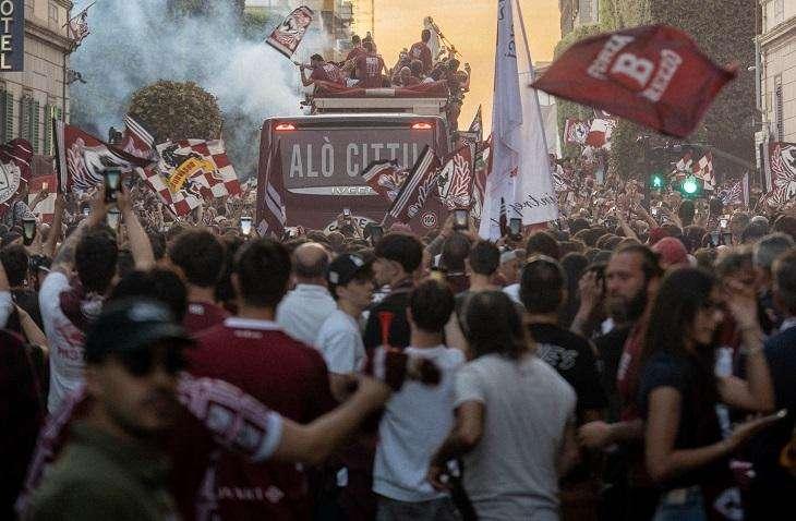 Arezzo, febbre da Supercoppa: la città spinge gli amaranto contro il Vicenza