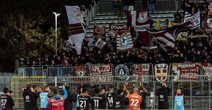 Pagelle Arezzo: Varela da 7.5, L'Uomo che Spacca la Partita
