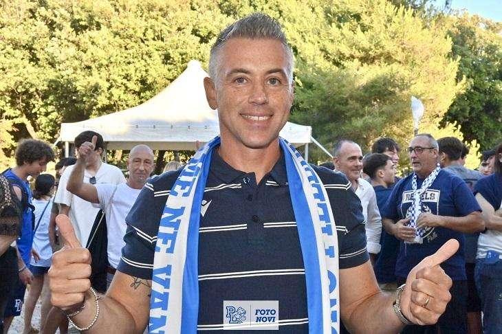 Presentazione di Federico Campanella come nuovo allenatore della Pielle: un successo travolgente!