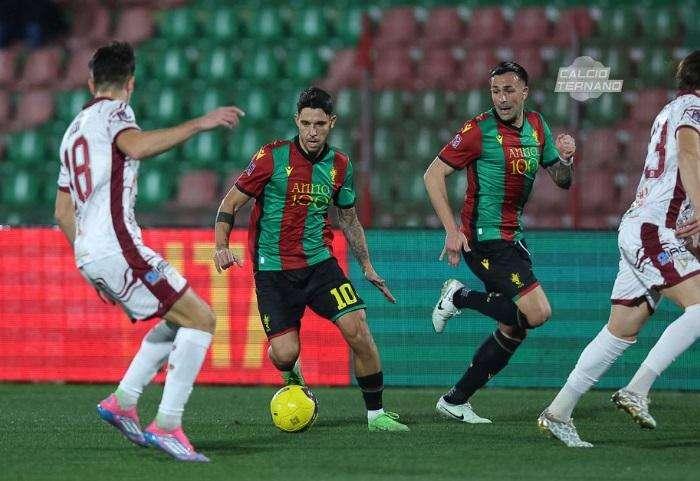 Ternana-Arezzo: vietato sbagliare, Bucchi e Abate sotto pressione