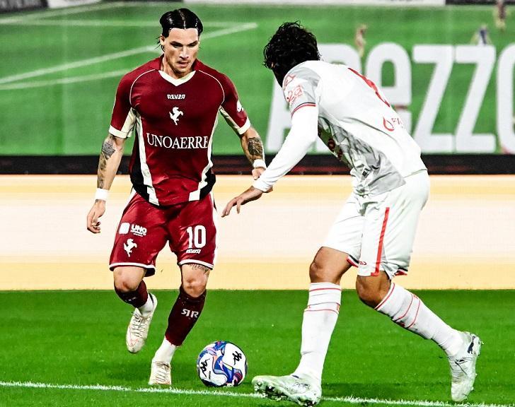 Un Arezzo d'assalto travolge la Cremonese ma la porta resta stregata: al "Città di Arezzo" è 0-0