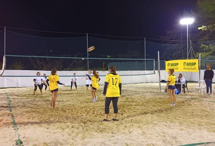 Schiacciate d'estate: al via il Torneo di Beach Volley Misto targato UISP Arezzo!