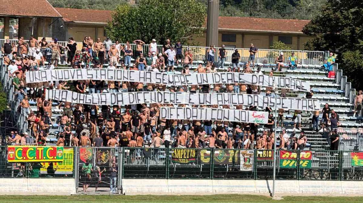 Prato-Ternana, lo striscione della Curva Nord