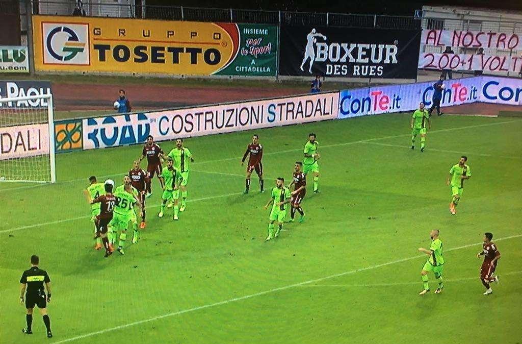 FOTO - Gol regolare di Arrighini