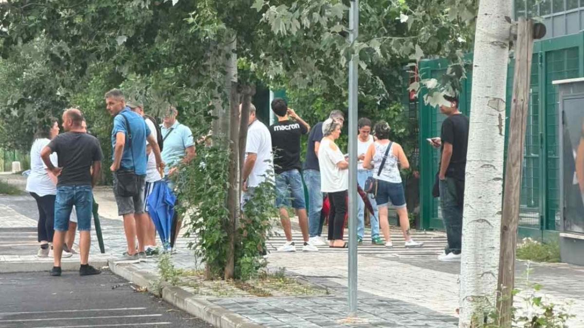 Tifosi in fila 