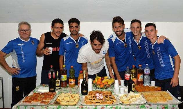 FOTO - Viola festeggia coi compagni: ecco come!