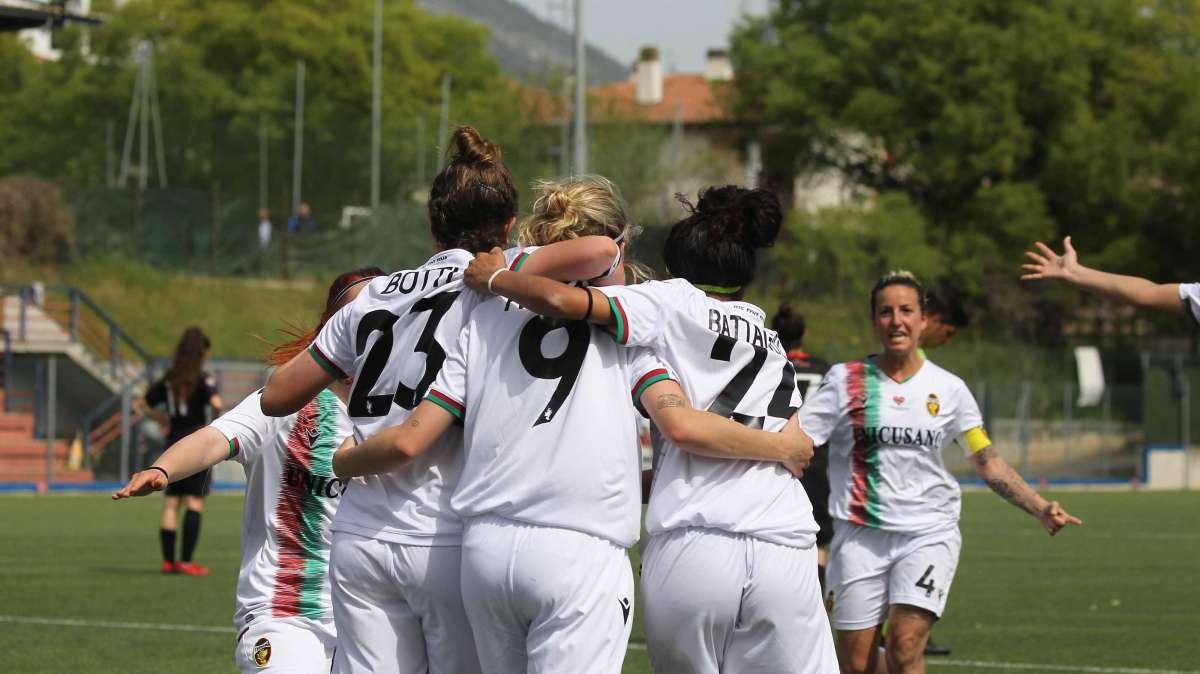 Calcio Femminile - Le calciatrici della Ternana ti hanno invitato - VIDEO