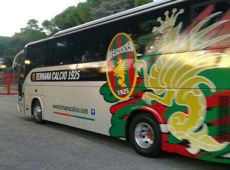 FOTO TN - La Ternana di Tesser è arrivata al Liberati: ecco il pullman!