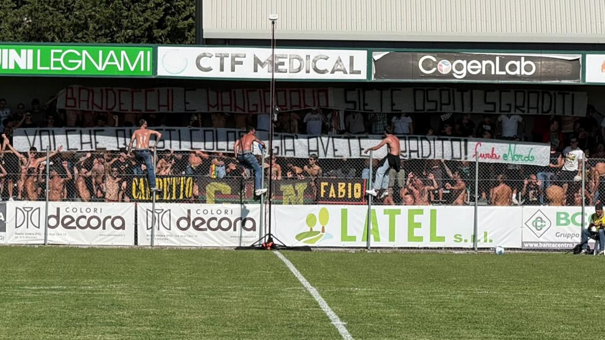 Ternana, la Curva Nord: "Bandecchi e Mangiarano siete ospiti sgraditi"