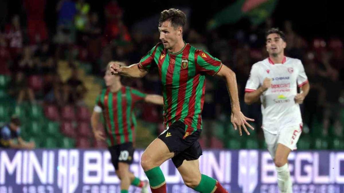 Edgaras Dubickas attaccante della Ternana - Foto Alberto Mirimao