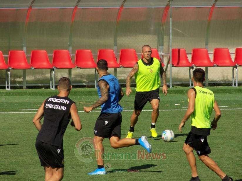 Ternana - Allenamento a porte chiuse in vista di Monopoli