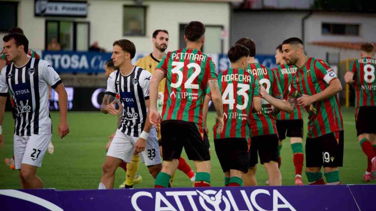 Pettinari, Ndrecka e Capuano