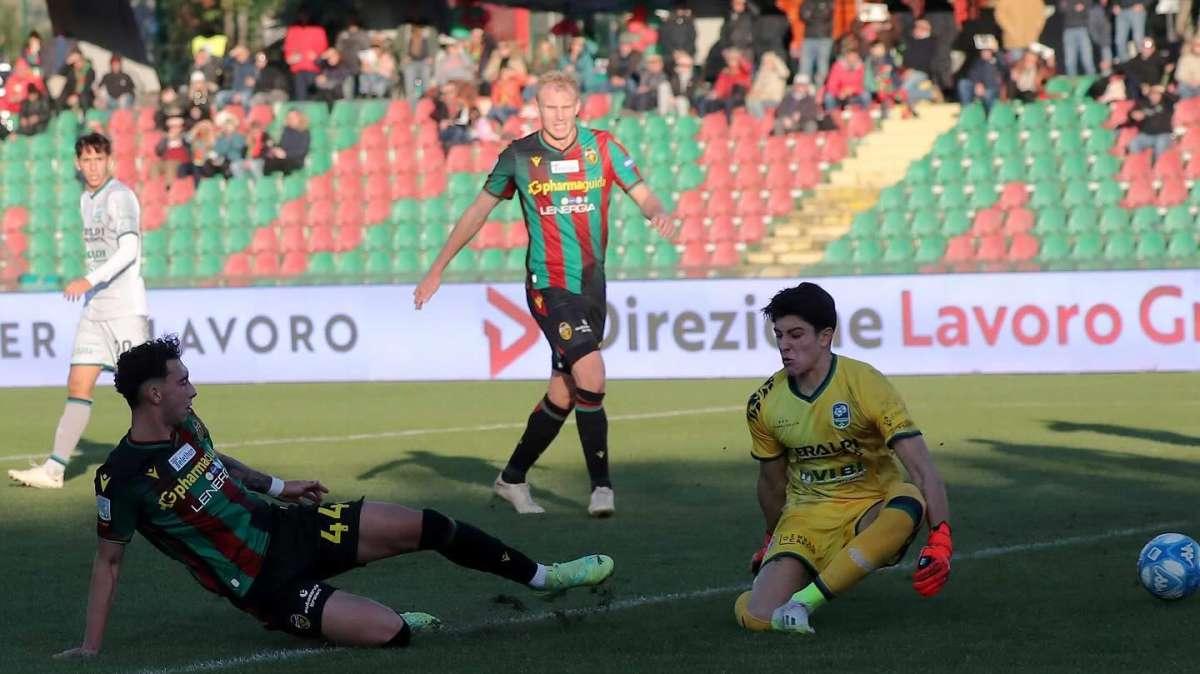 Ternana, Lucchesi-gol: ecco come ha festeggiato il difensore - FOTO