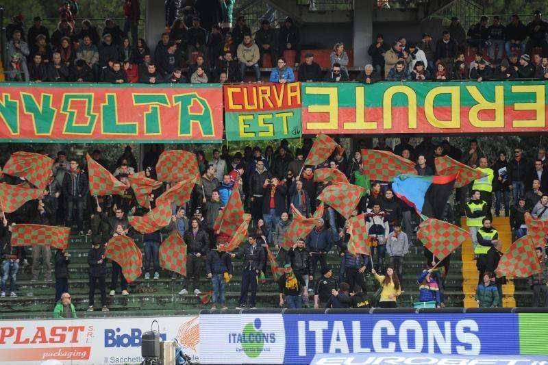 Messaggero - Il derby è sempre il derby, tanti tifosi attesi al Liberati