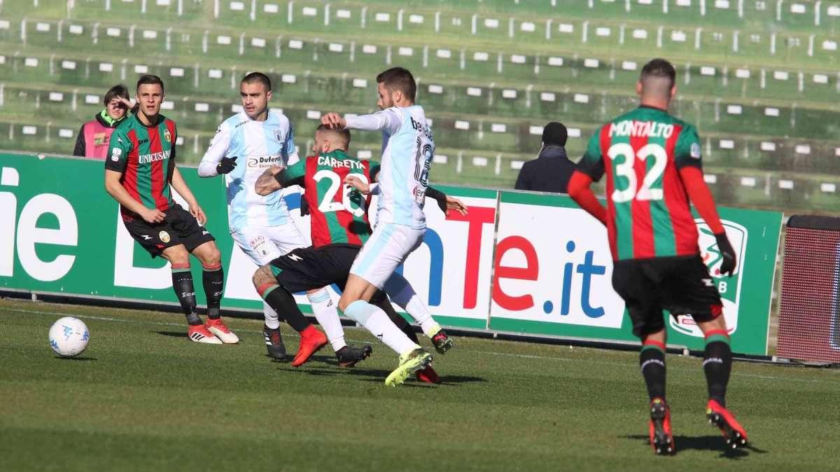 RassegnaStampa - CdS - Ternana stop: cinque legni